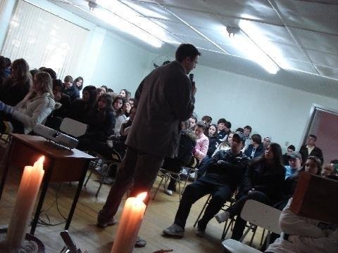 Meditação na Unidade Fundação Evangélica incentiva alunos a refletir sobre o amor