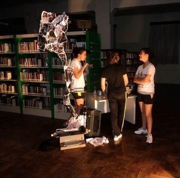 Instalação Artística recebe visita de 8ªs séries