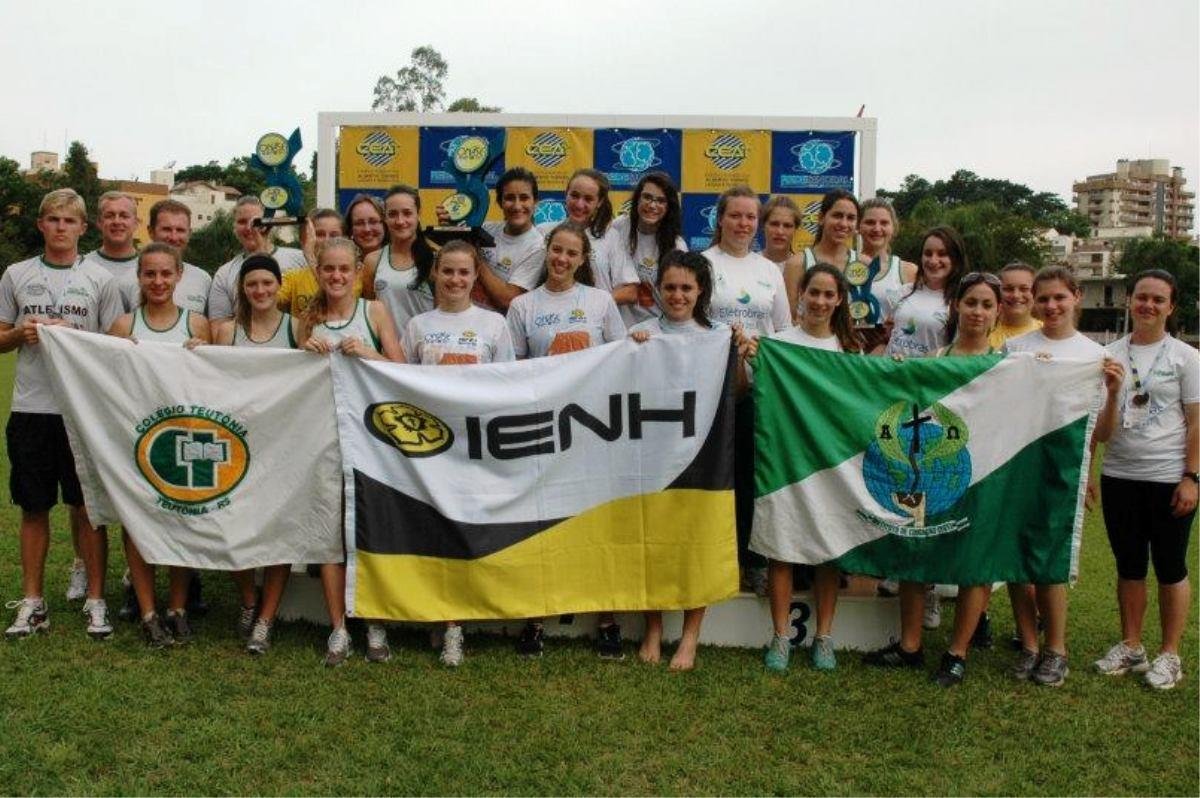 Atletismo da IENH conquista 24 medalhas na ONASE