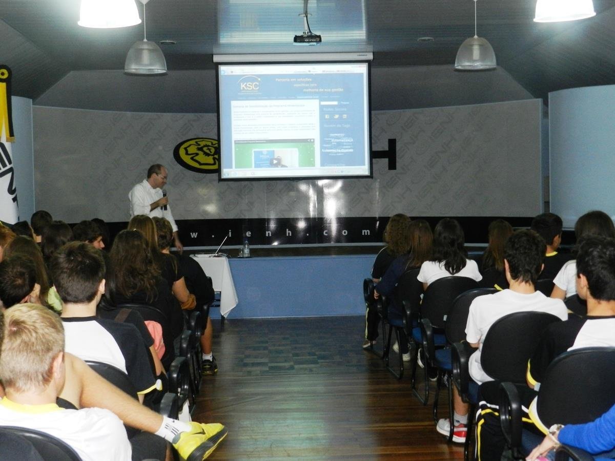 IENH Idiomas está com matrículas abertas