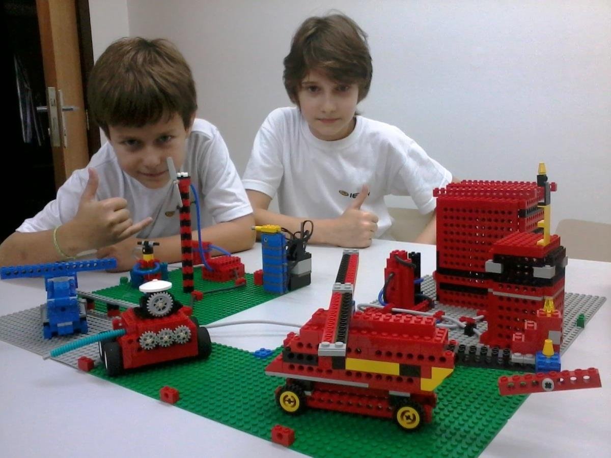 Exploração, descoberta e experimentação nas aulas de Robótica