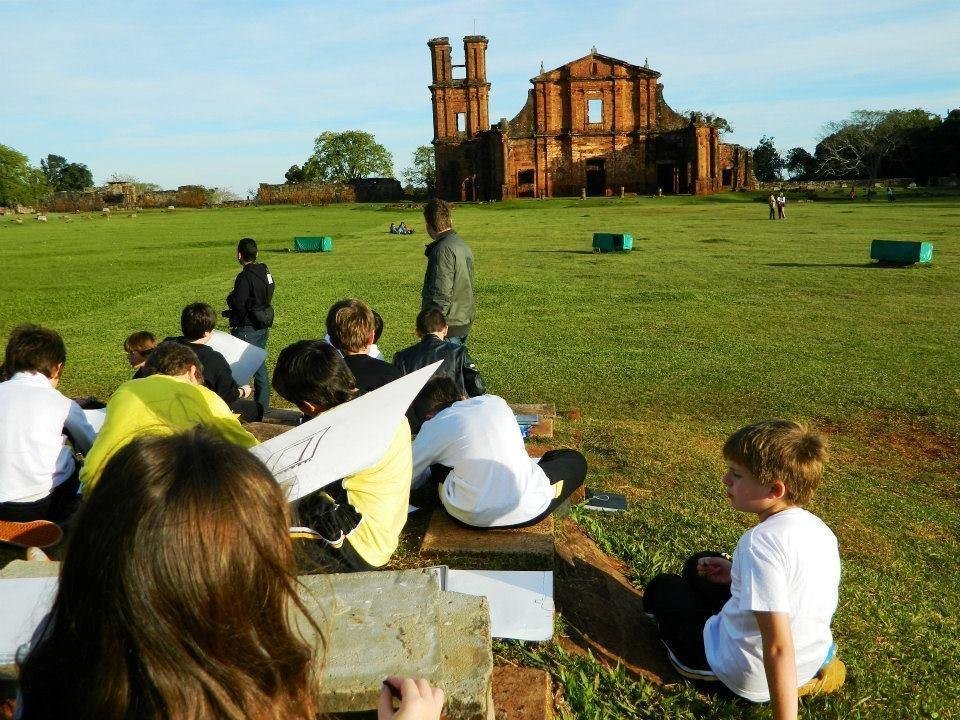 Estudantes dos 5ºs anos da IENH realizam passeio de estudos para as Missões