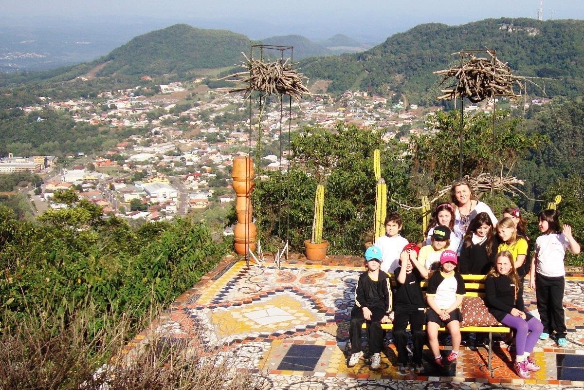 Estudantes do 2º ano visitam Parque dos Mosaicos