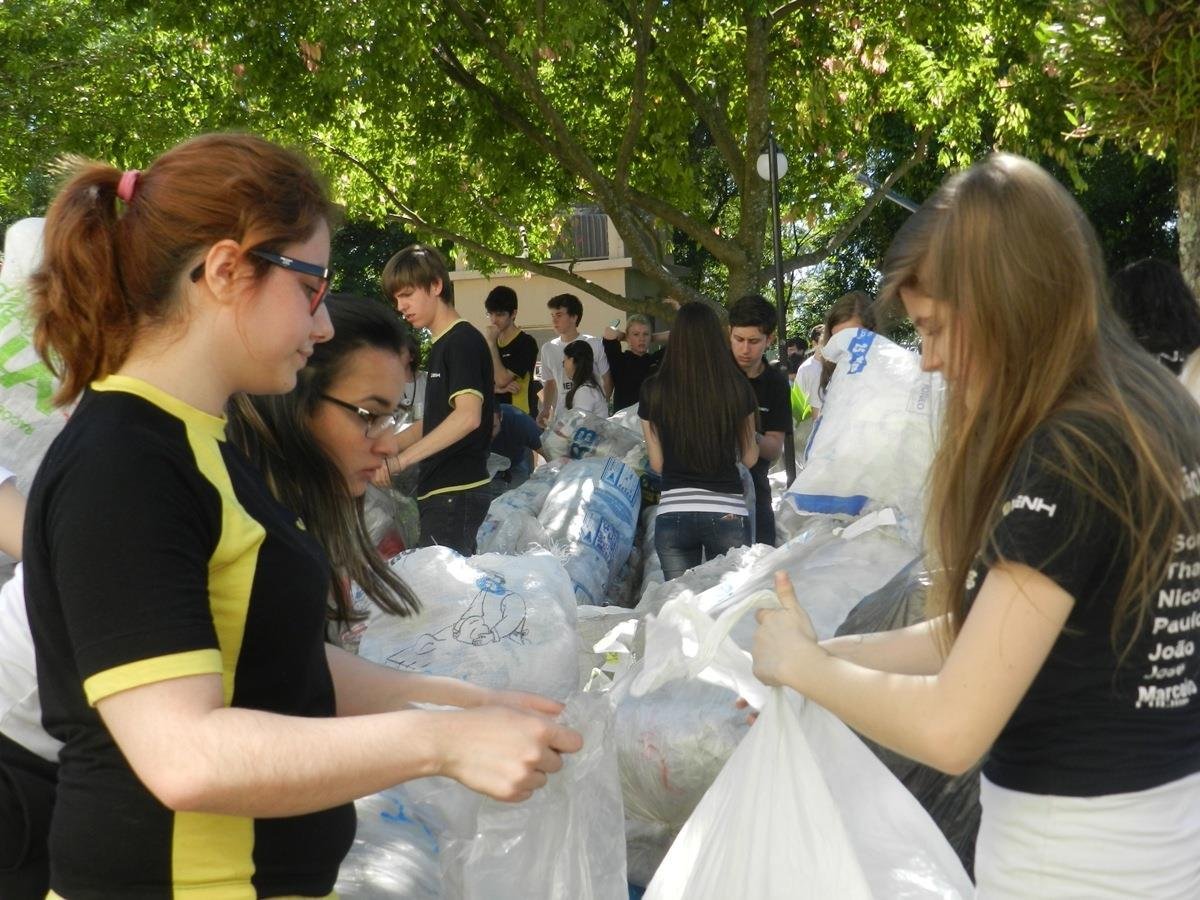 Estudantes da IENH arrecadam 1.140 quilos de plástico