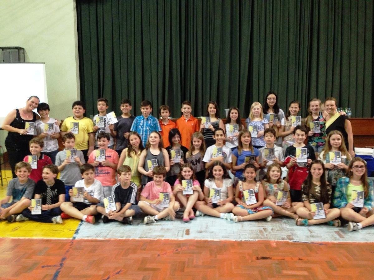 Estudantes realizam prova de Cambridge no Nível PET