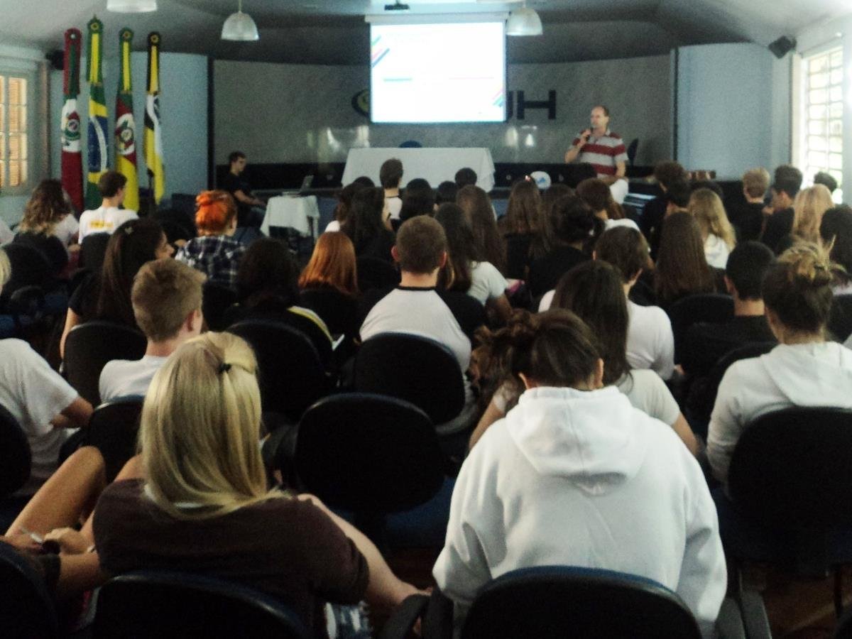 Acadêmicos de Psicologia participam de debate sobre filme