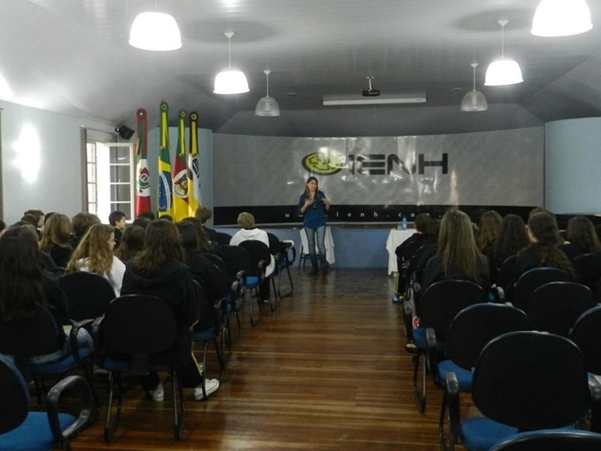 Monitores Ecológicos visitam a Central de Catadores
