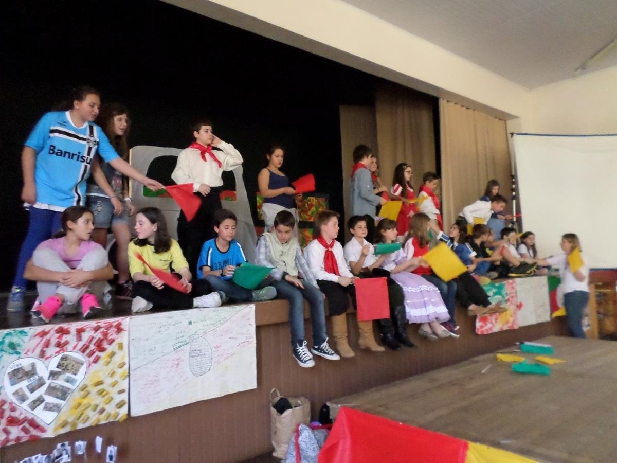 Peça Teatral marca Hora Cívica sobre a Semana Farroupilha