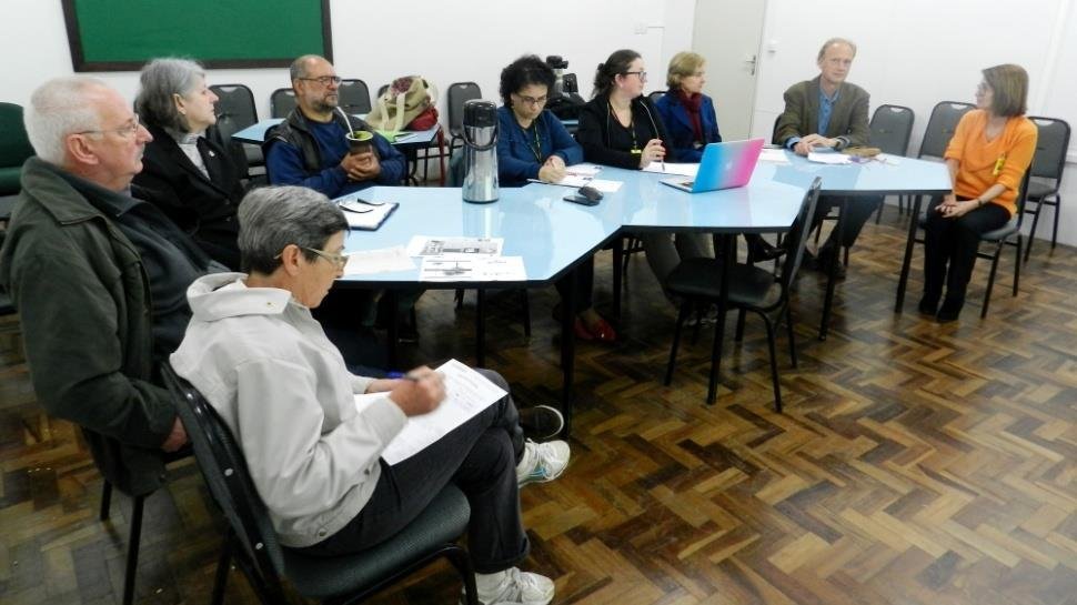 Reunião para revisar e planejar o projeto Gota D’água
