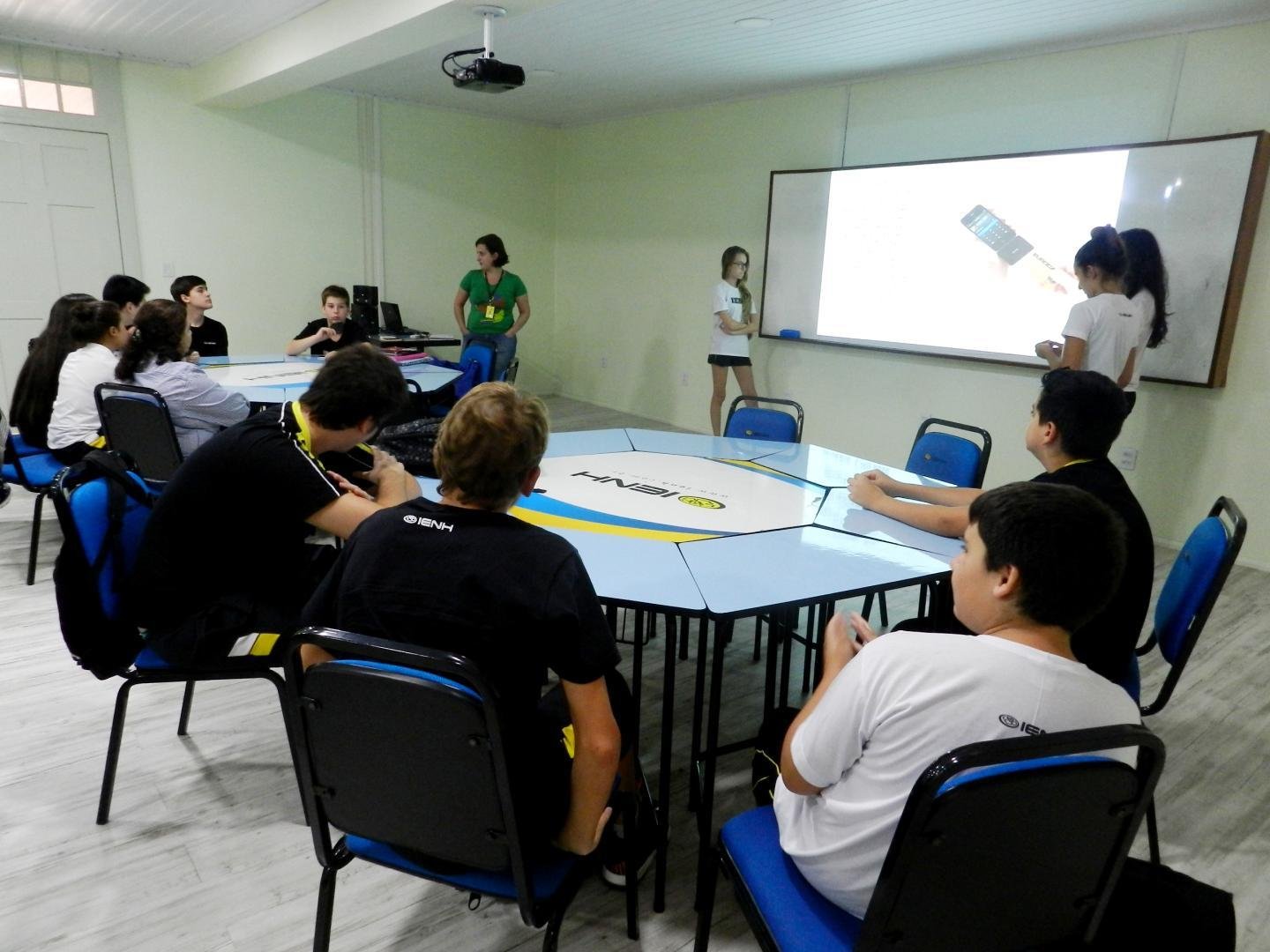 Estudantes da IENH participam da 14ª edição da FEBRACE