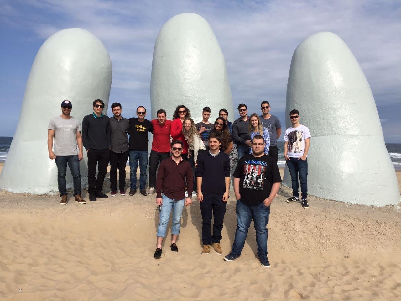 Alunos da IENH viajam para o Uruguai e participam de reunião na sede do Mercosul