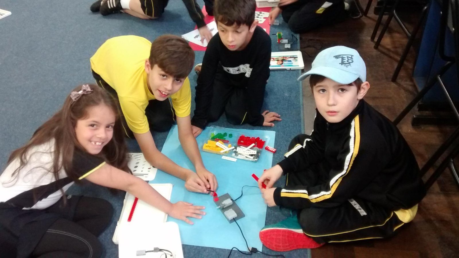 Trabalho colaborativo, criatividade e inovação na aula de Programação com o Software Lego Education