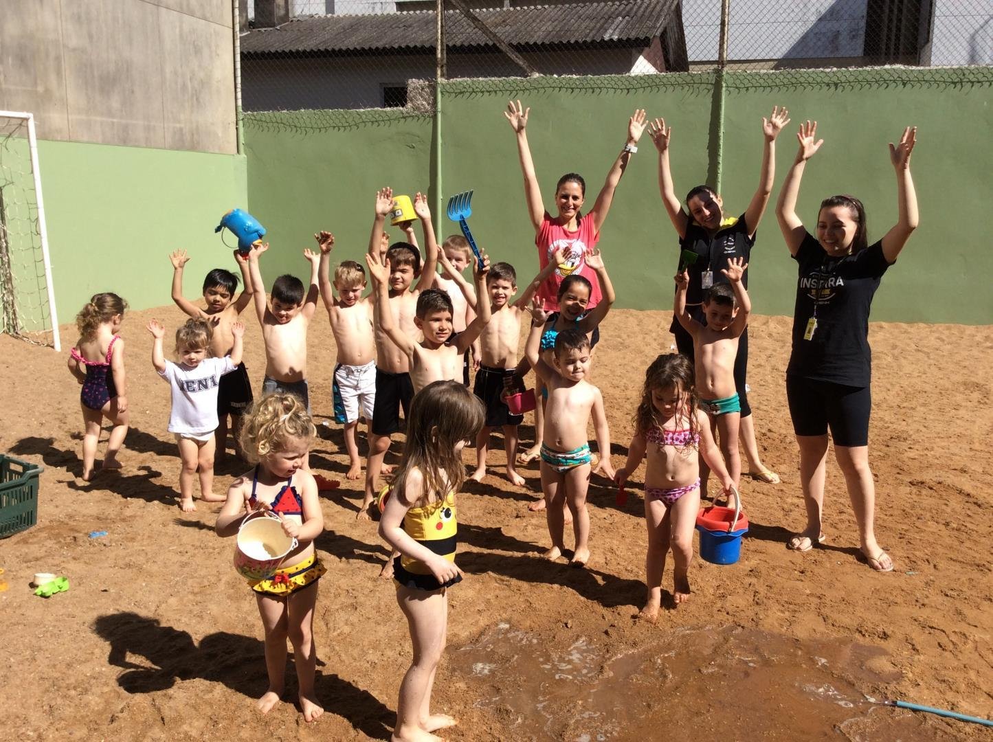 Banho de mangueira para encerrar o ano