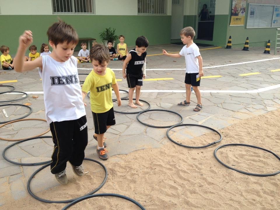 Alunos aprendem matemática com atividade lúdica “O coelho e o jogador”