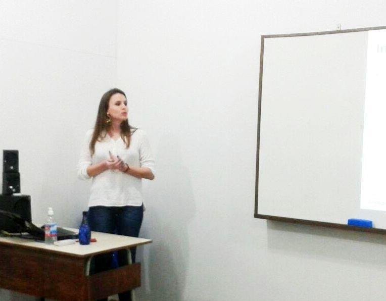 Pós-graduanda de Gestão de Projetos apresenta TCC para banca avaliadora