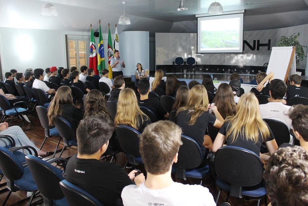 China é tema de palestra em Inglês para alunos bilíngues