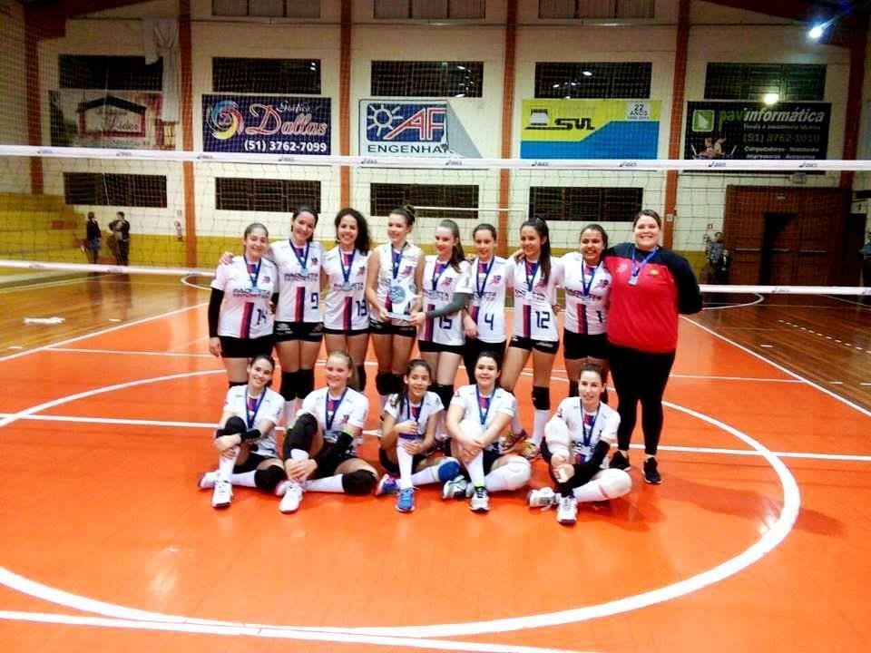 Equipe mirim de vôlei apoiada pela IENH é campeã da Copa Teutônia de Voleibol