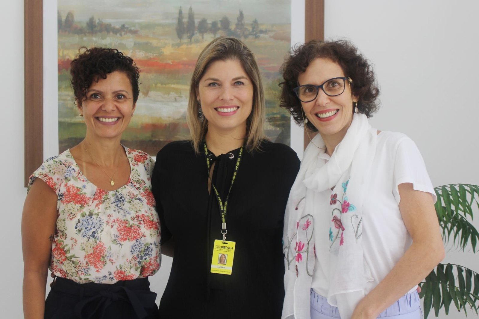 Coordenadora do Currículo Bilíngue da IENH reúne-se com representantes da Cambridge