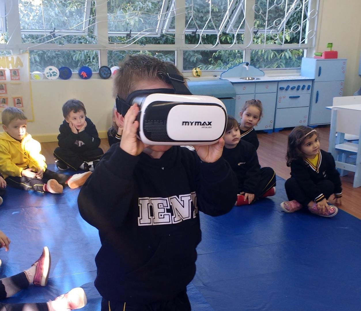 Nível 3C utiliza óculos de realidade virtual para explorar estudos sobre o vale dos dinossauros