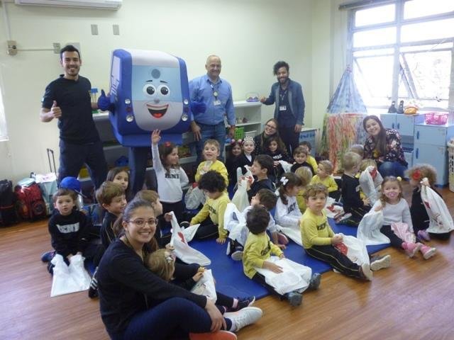 Turmas da Educação Infantil recebem colaboradores da Trensurb
