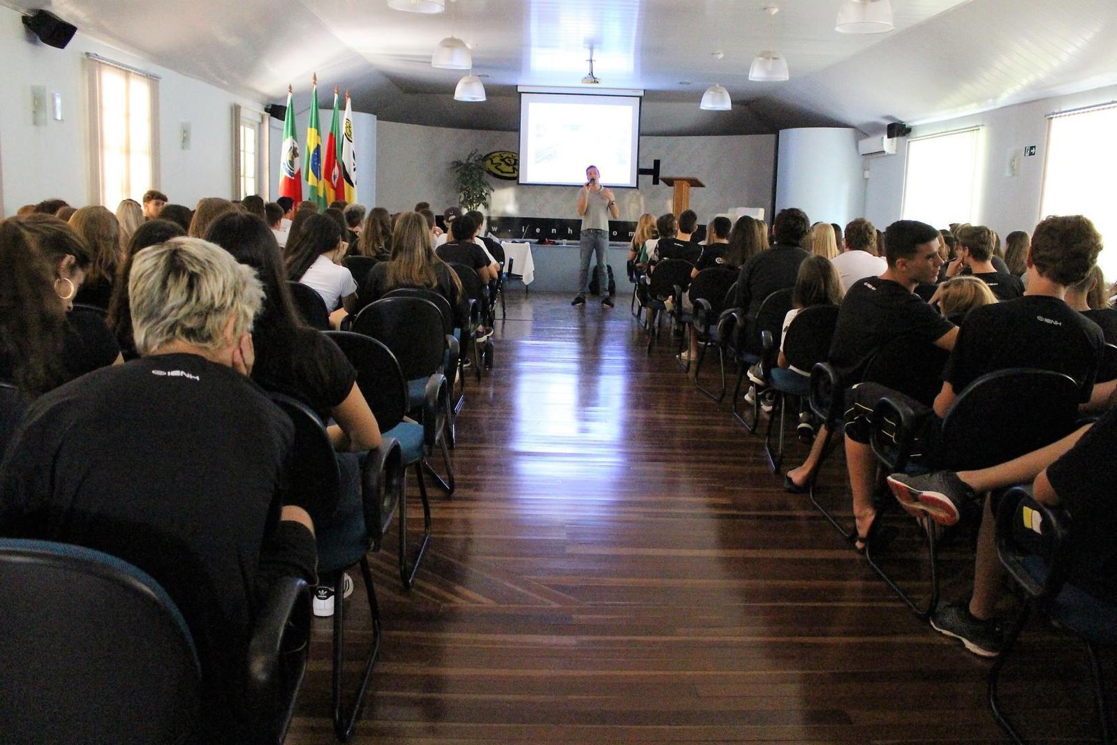 Proposta de Intercâmbio para Nova Zelândia e Austrália é apresentada aos alunos da IENH