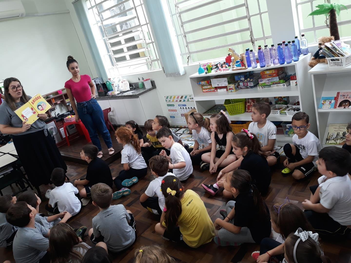 Tecnologia e literatura: alunos do Currículo Bilíngue exploram a plataforma Elefante Letrado