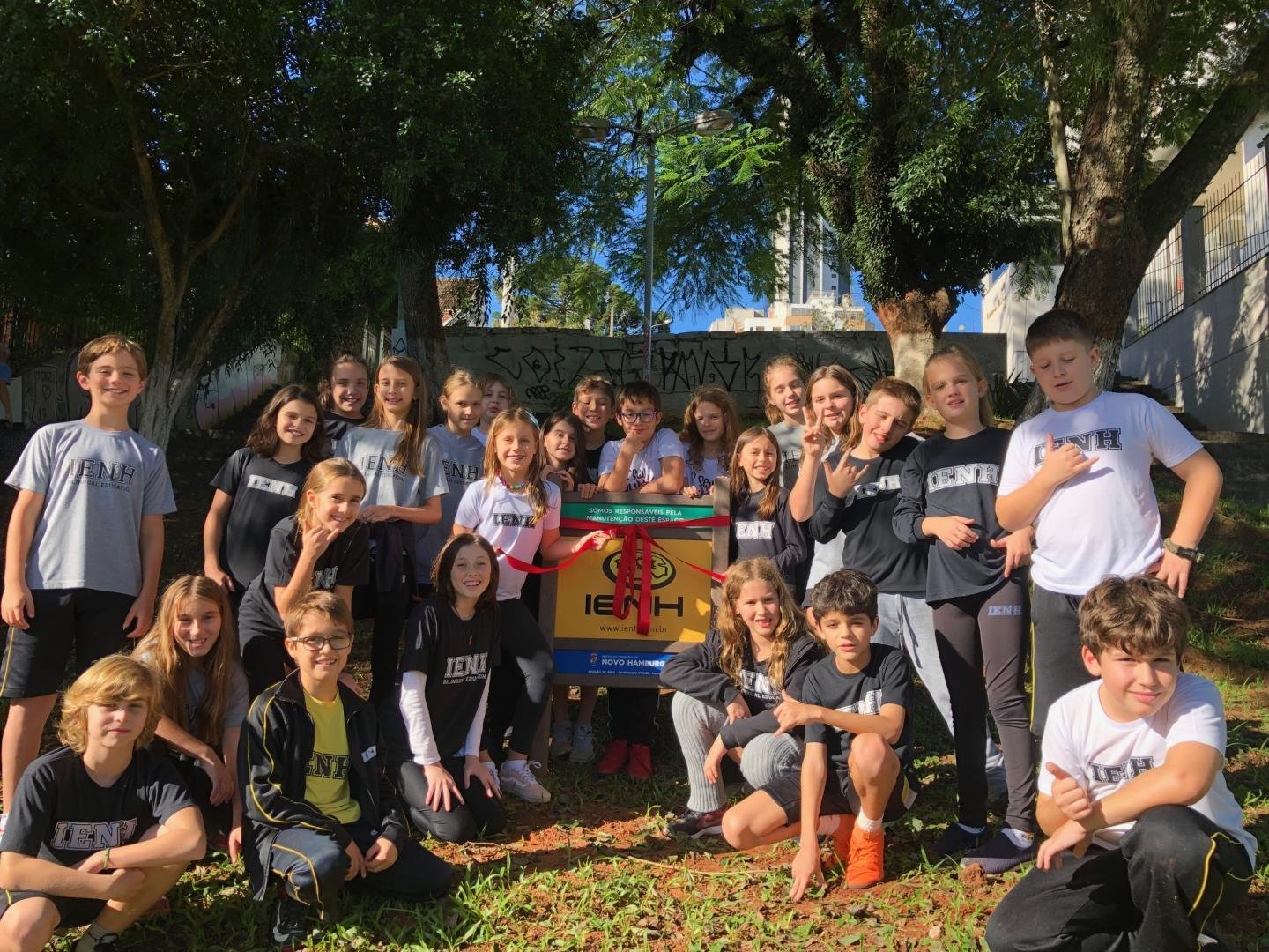 Alunos da IENH projetam diversas ações para escadaria adotada pela Instituição
