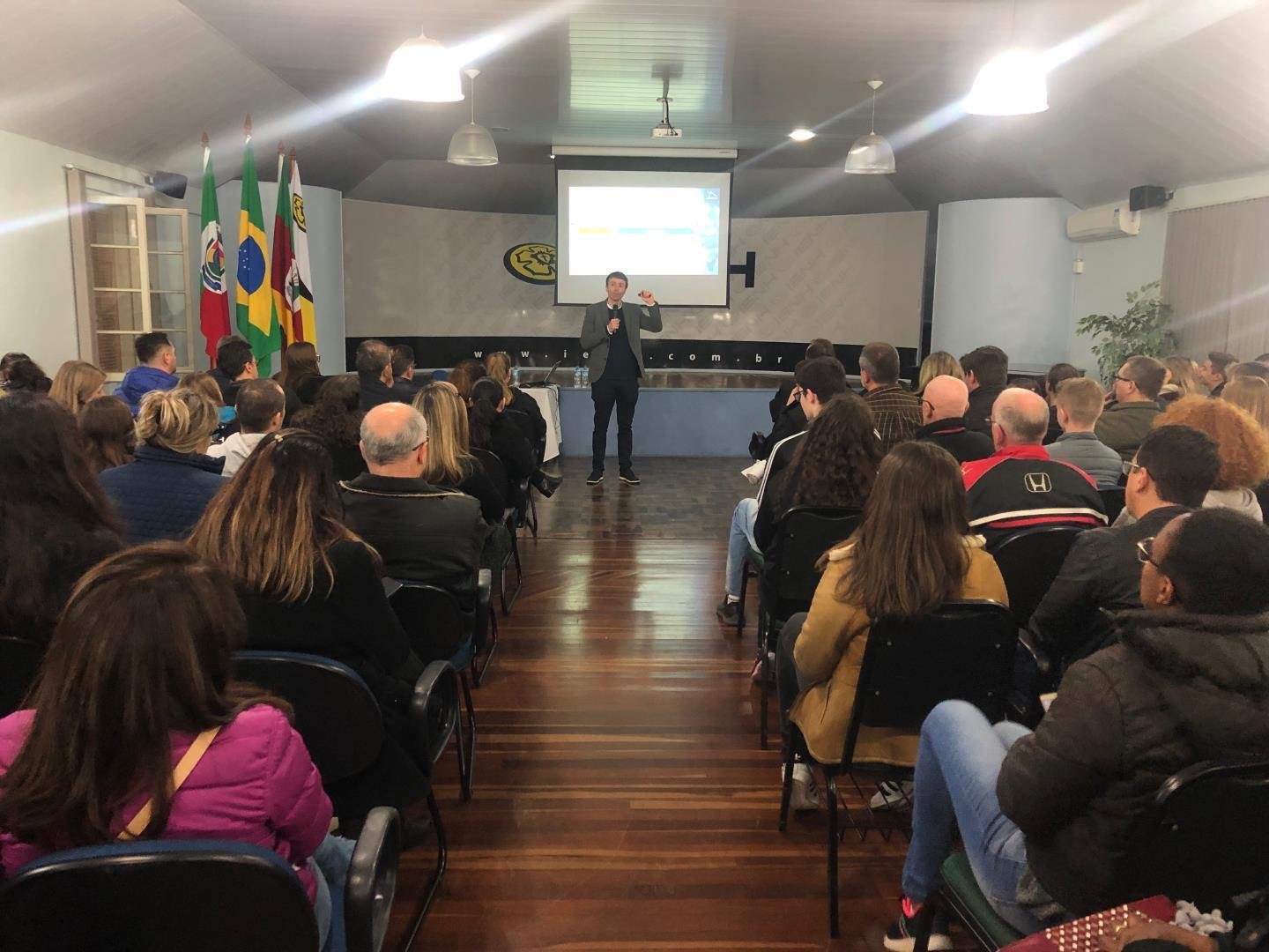 Equipes de basquete da IENH são destaques na Olimpíada Municipal