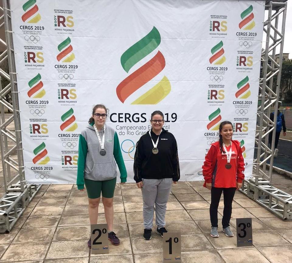 Atletas da IENH são destaque na competição de Atletismo do Campeonato Escolar do RS