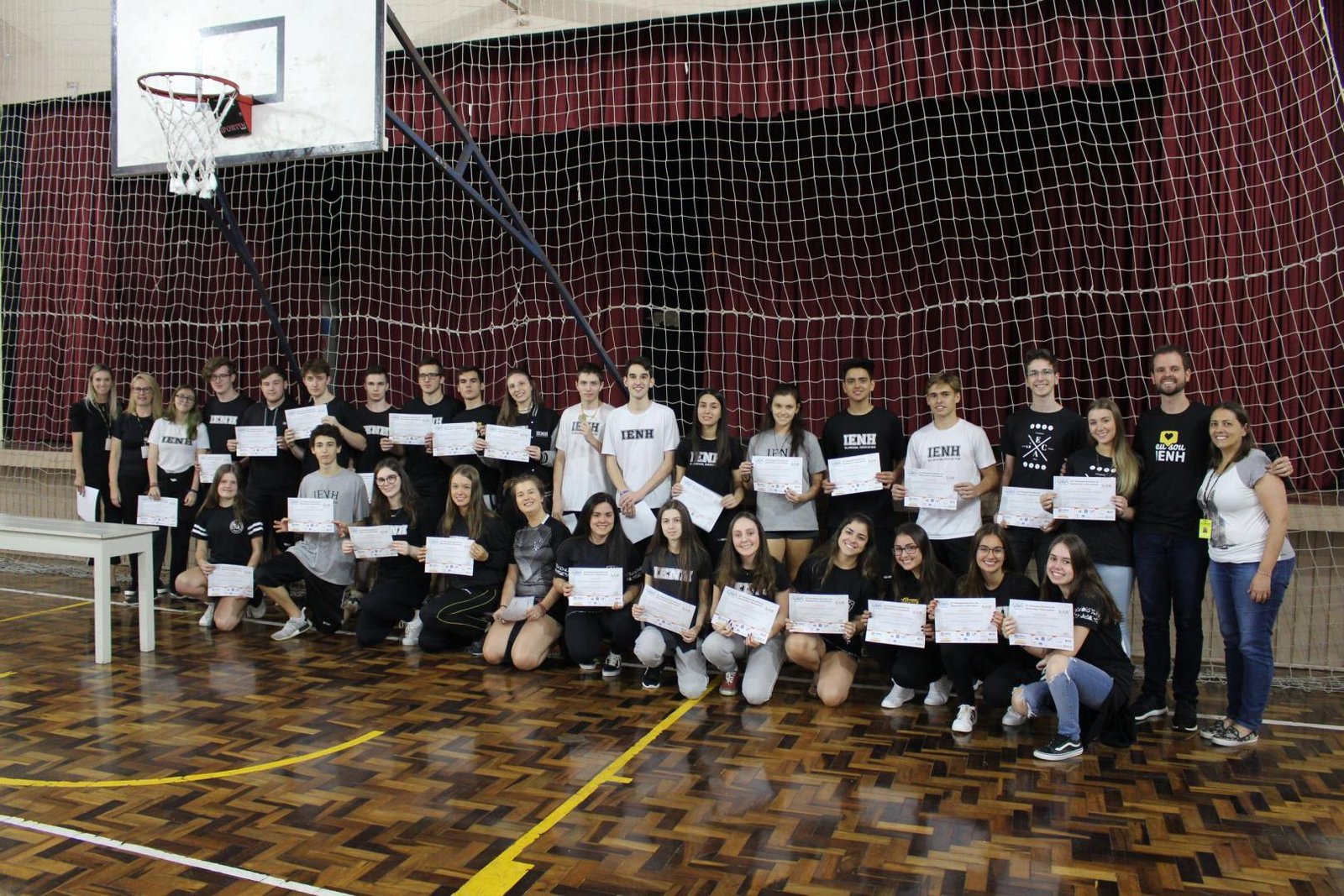 Alunos da IENH recebem certificados de participação na OBA e OBF
