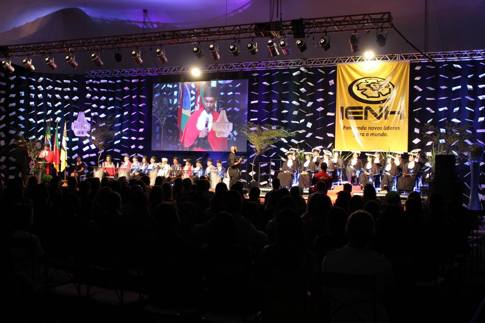 Faculdade IENH promove formatura