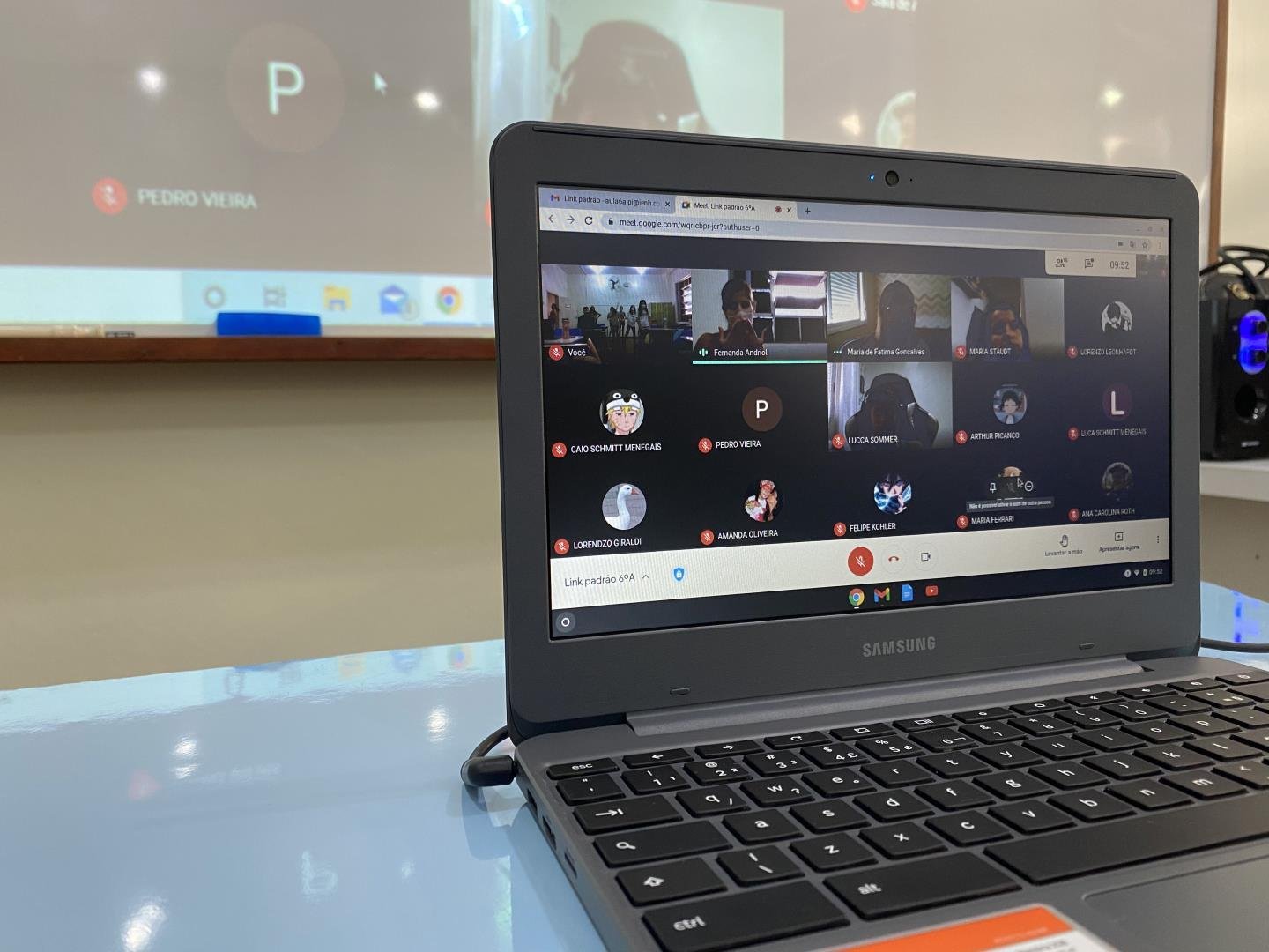 Semana de visitas virtuais: 6° ano da Unidade Pindorama recebe ex-professores durante a aula