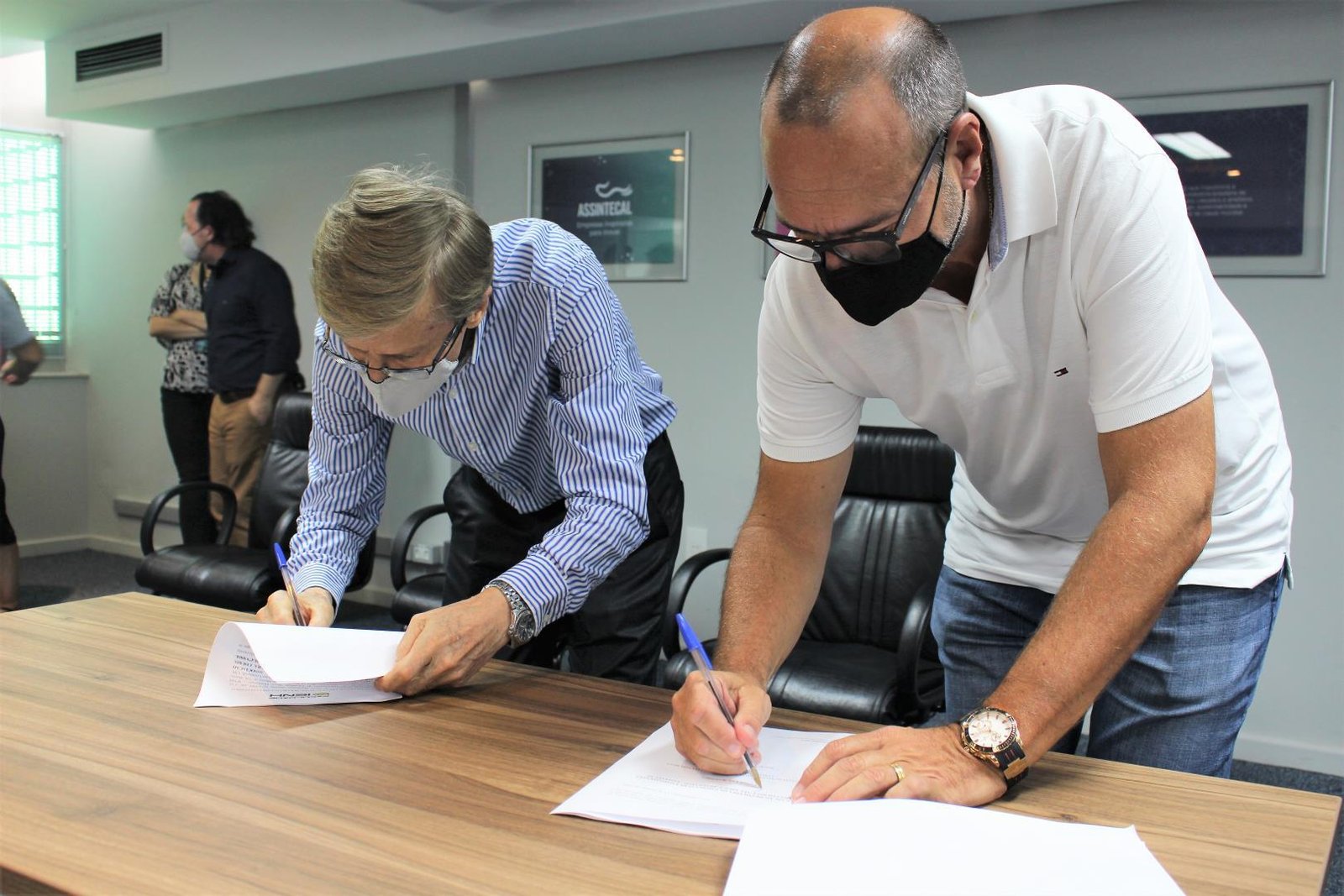 Faculdade IENH e Assintecal assinam contrato de projeto In Company