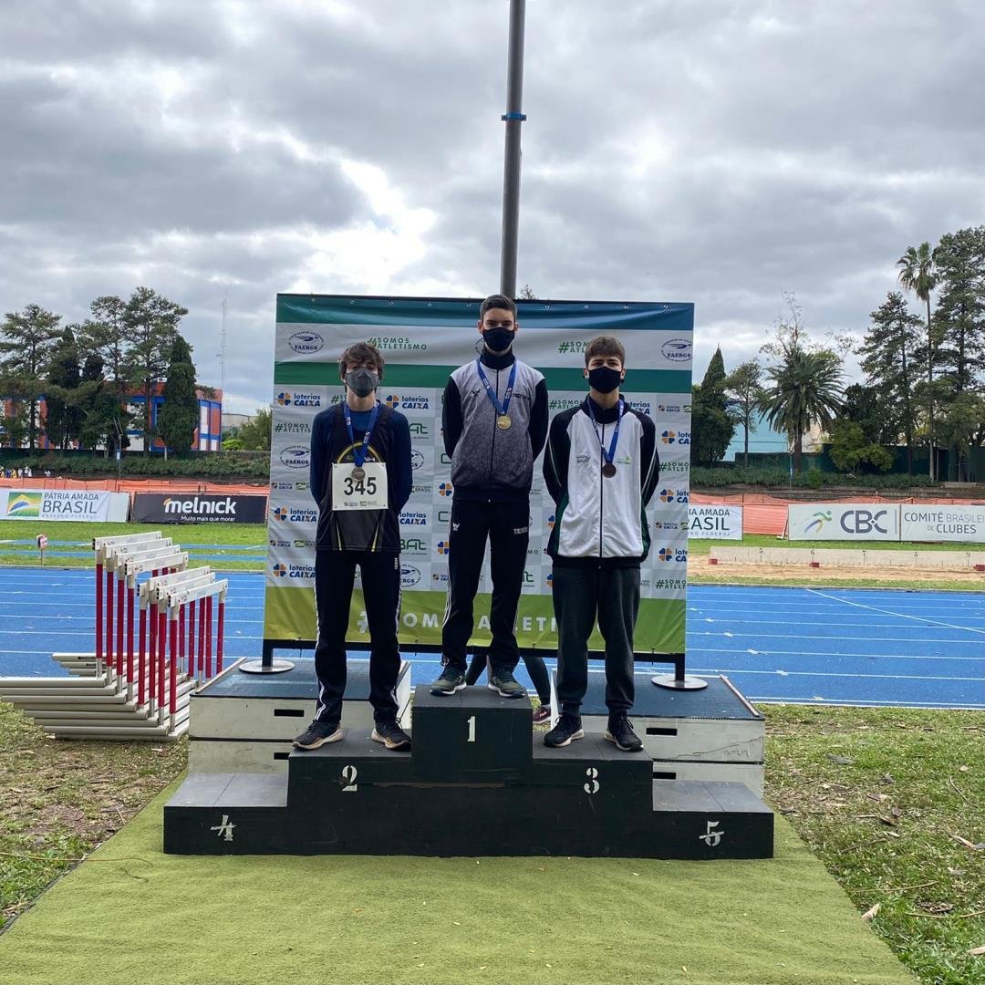 Equipe de Atletismo da IENH é vice-campeã estadual sub-16