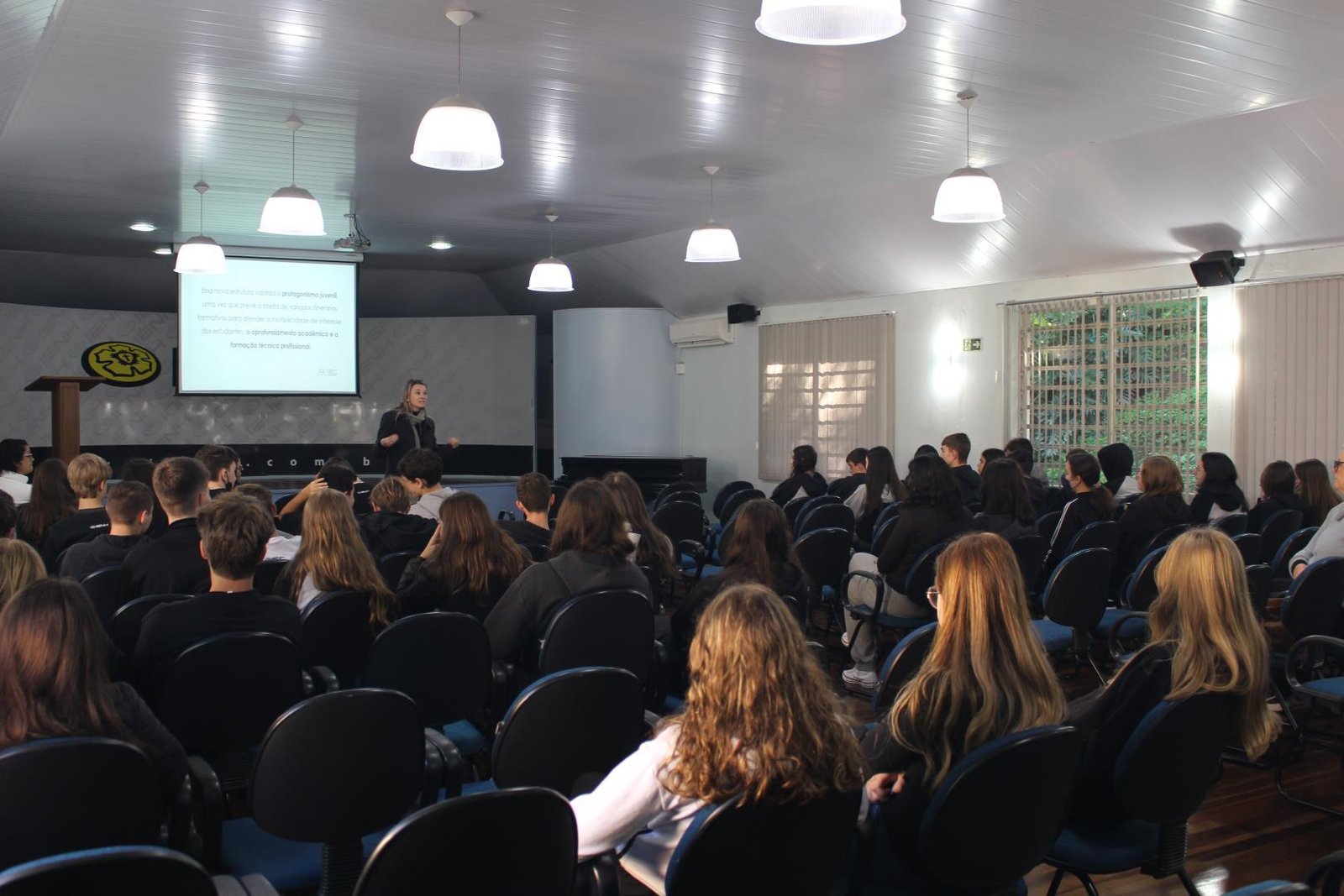 Novo Ensino Médio é tema de conversa com alunos e famílias dos 9°s anos do Ensino Fundamental