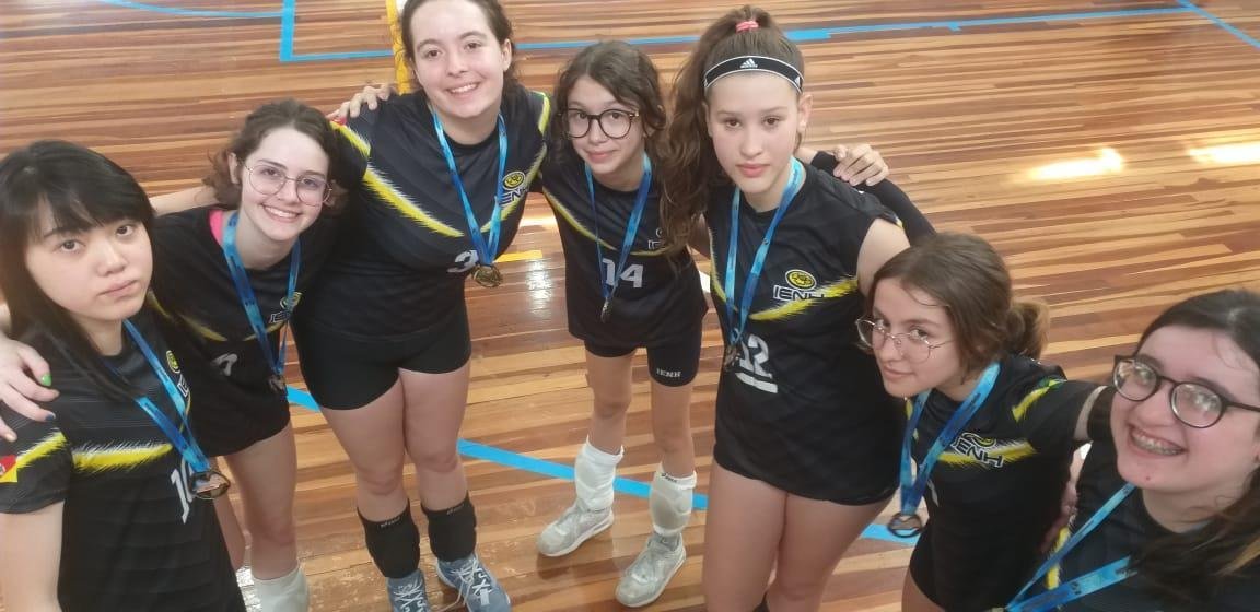 Equipe feminina de vôlei da IENH participa do Campeonato Aberto de Vôlei de Dois Irmãos