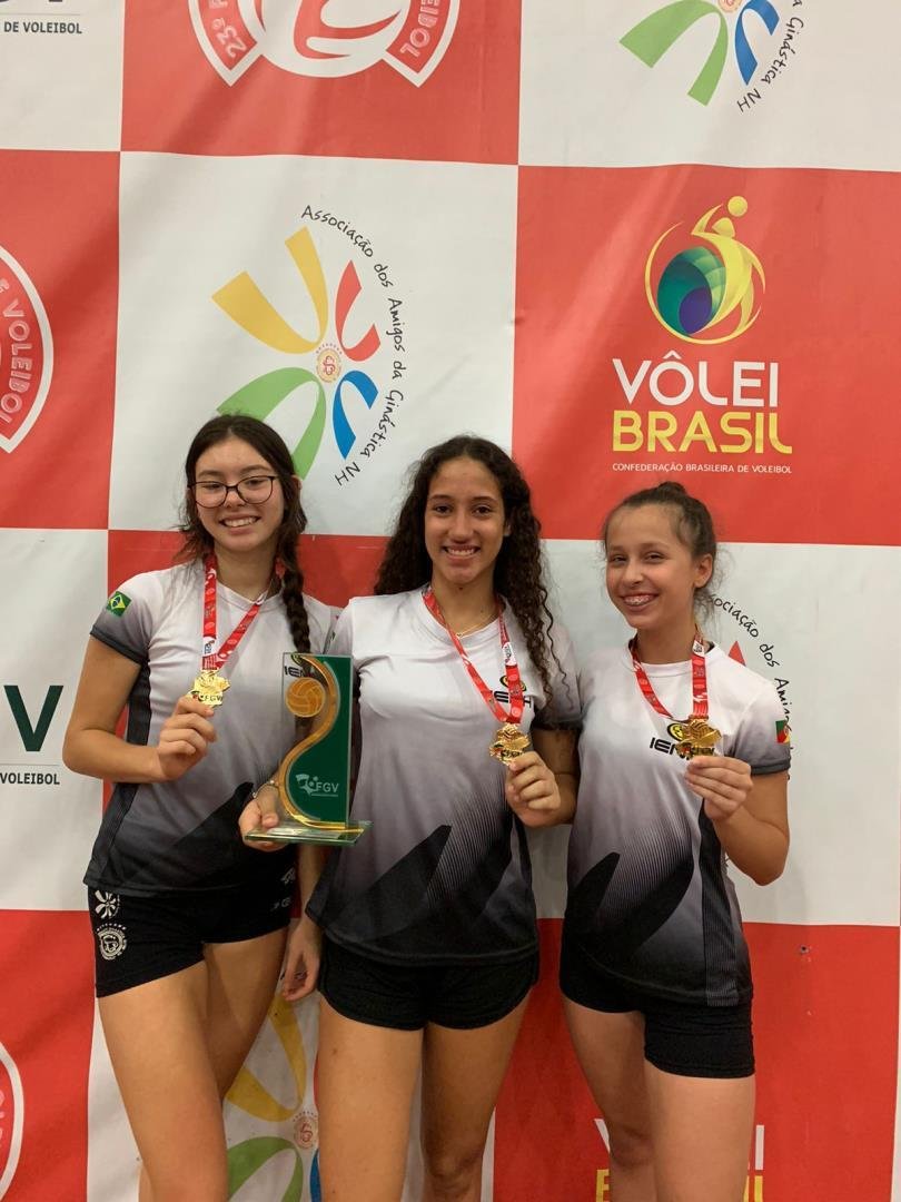 Alunas da IENH são campeãs estaduais de vôlei