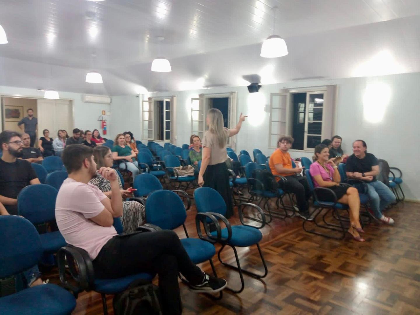 Turmas da Educação Infantil da IENH se divertem com os palhaços Iaiá e Ioiô