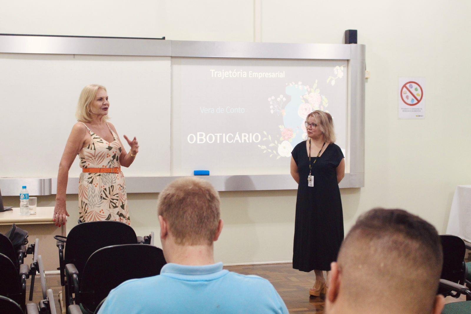 Estudantes do Ensino Médio da IENH auxiliam em credenciamento de evento internacional