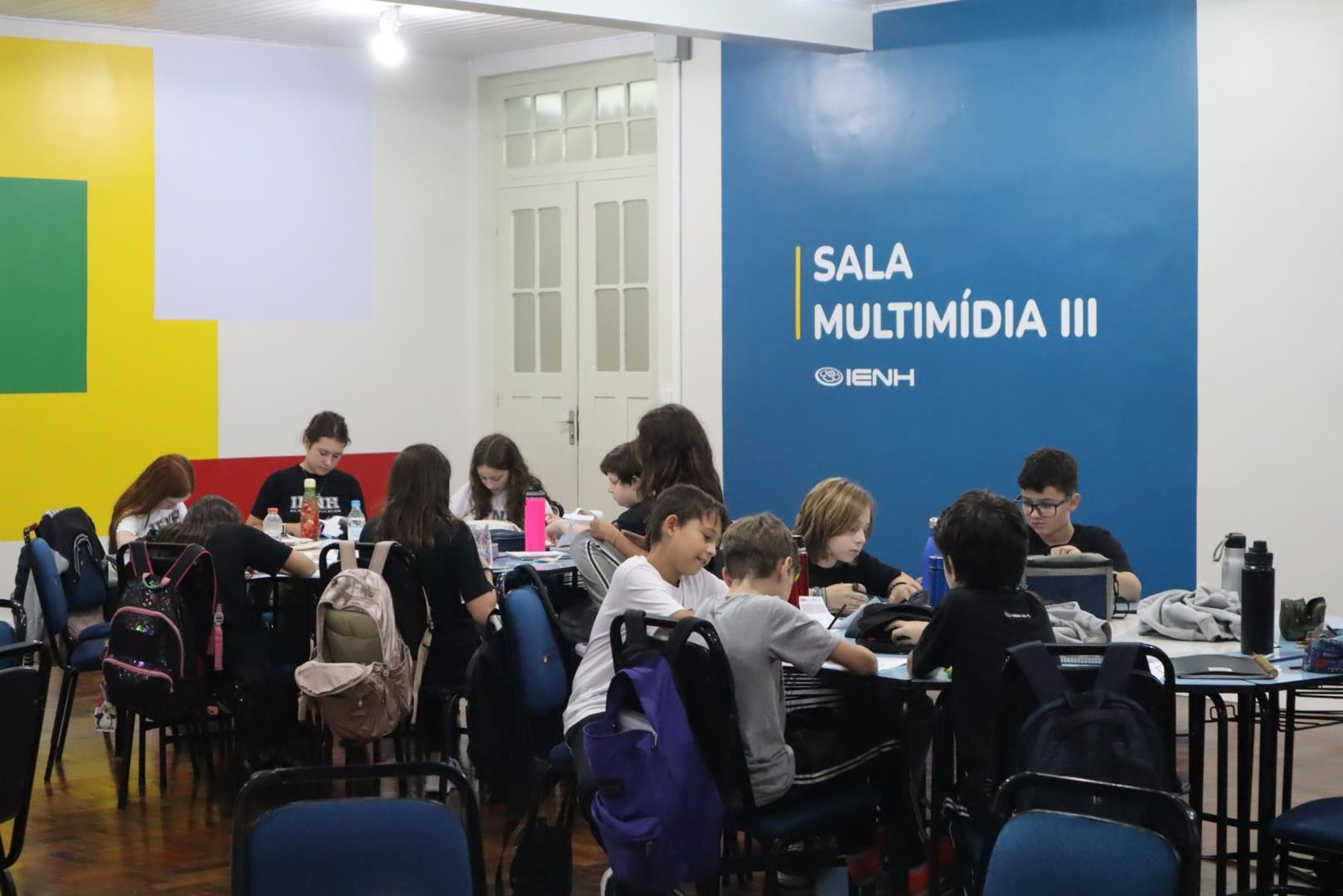 Nova diretoria da APP e pais representantes de turma da Fundação Evangélica participam de reunião