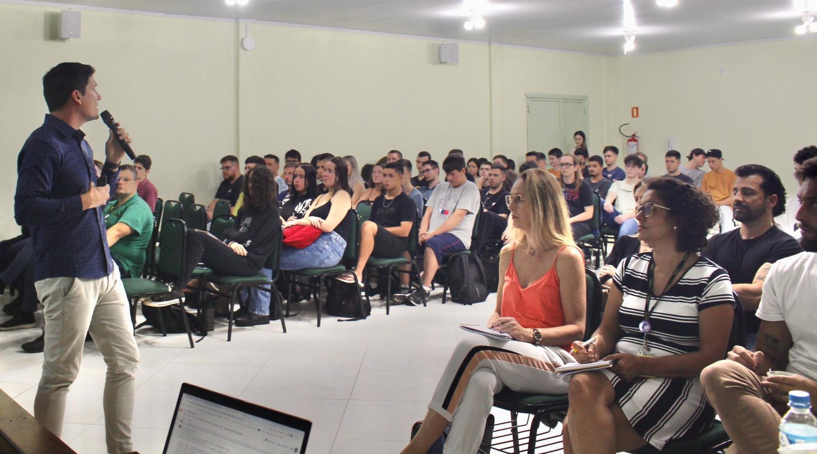 Simplesmente Clara é a nova peça de teatro que está sendo montada pela IENH