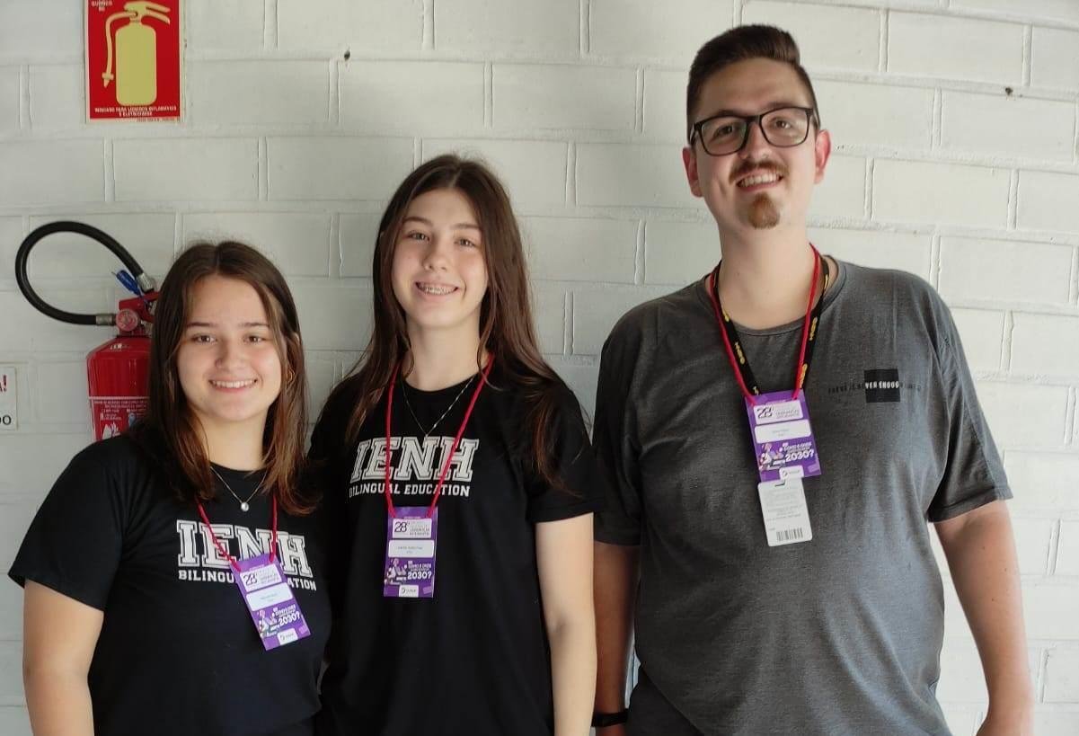 Estudantes da Fundação Evangélica participam de Hora Cívica sobre o aniversário de Novo Hamburgo