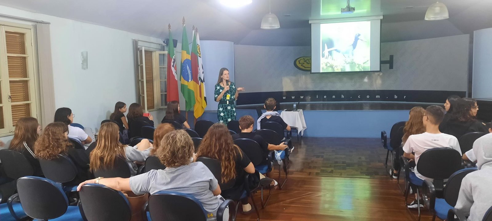 Estudantes dos cursos de Administração da IENH realizam visita técnica na Panitz Extintores