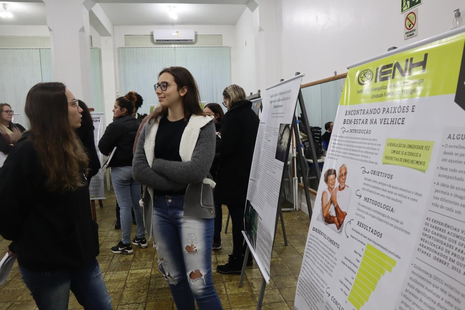 Mostra de Pôsteres destaca os desafios psicossociais do envelhecimento na Faculdade IENH