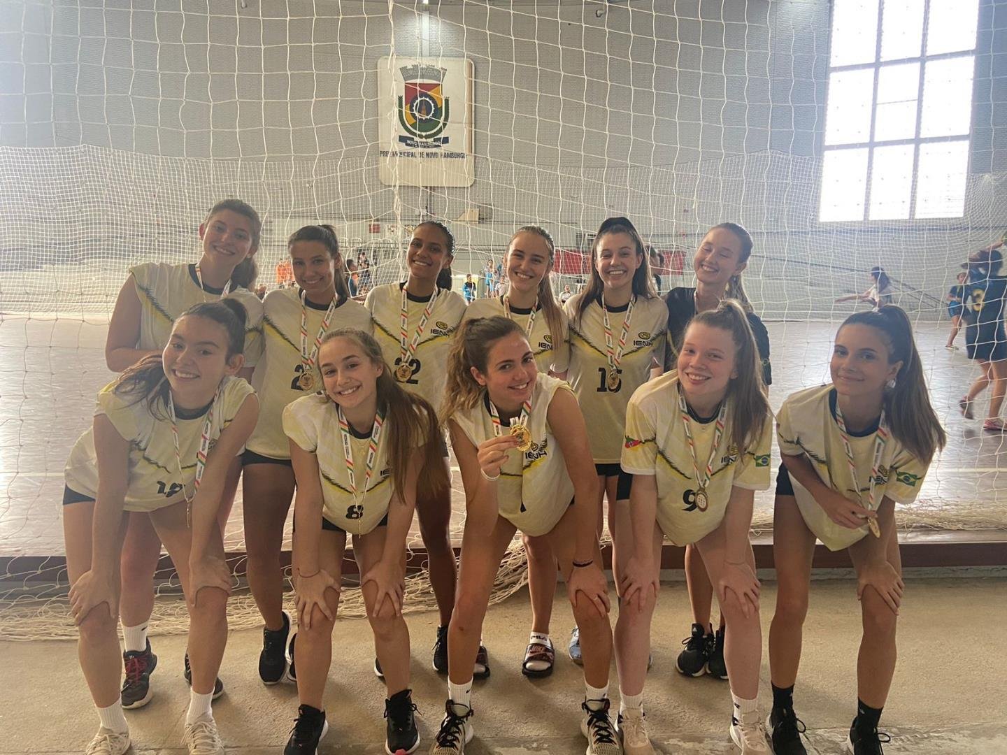Três títulos são conquistados pela IENH na modalidade de handebol da Olimpíada Escolar