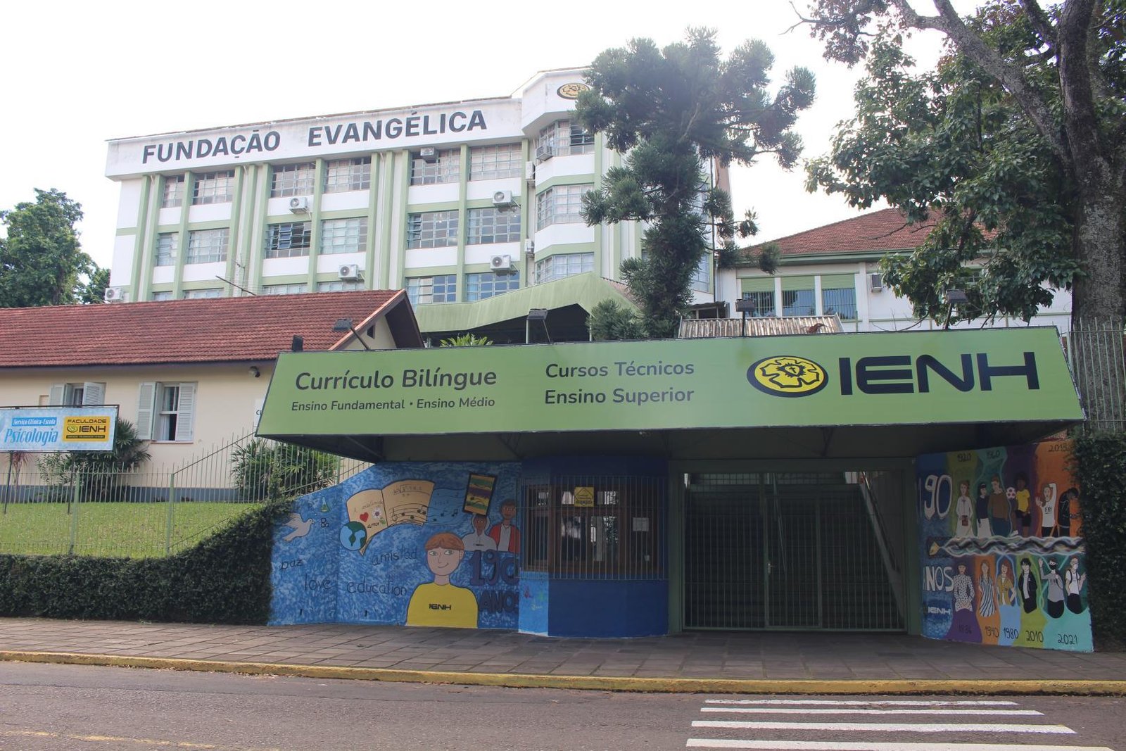 IENH atualiza e divulga o documento School Profile
