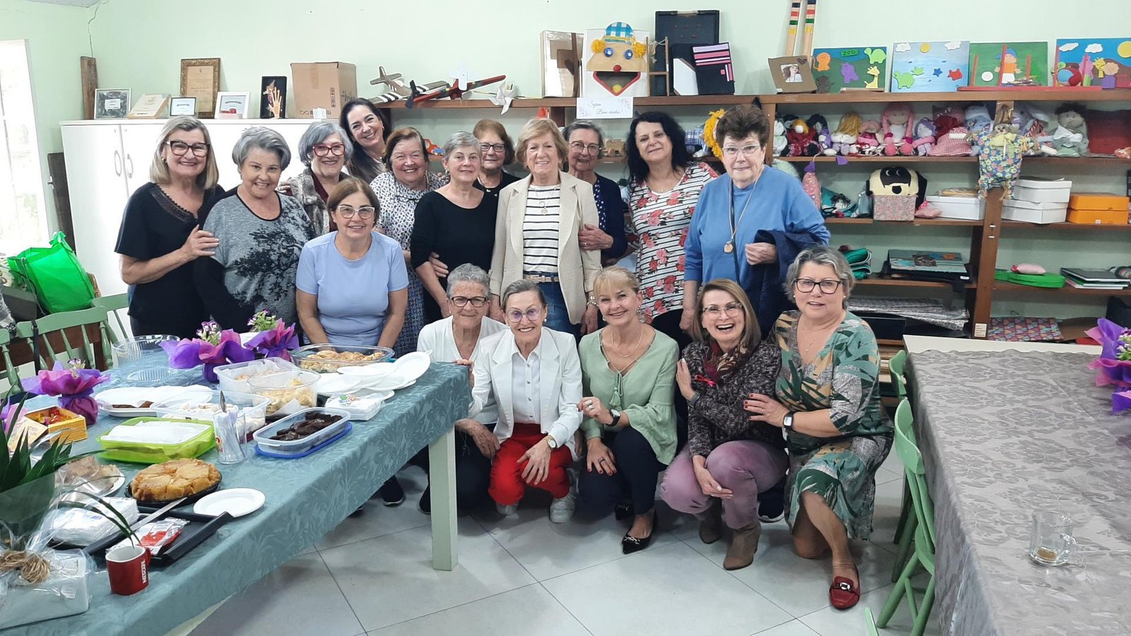 Mulheres do Grupo Ellos organizam chá da tarde