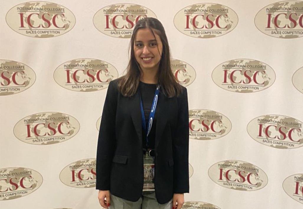 Ex-Aluna da IENH é aceita na Florida International University