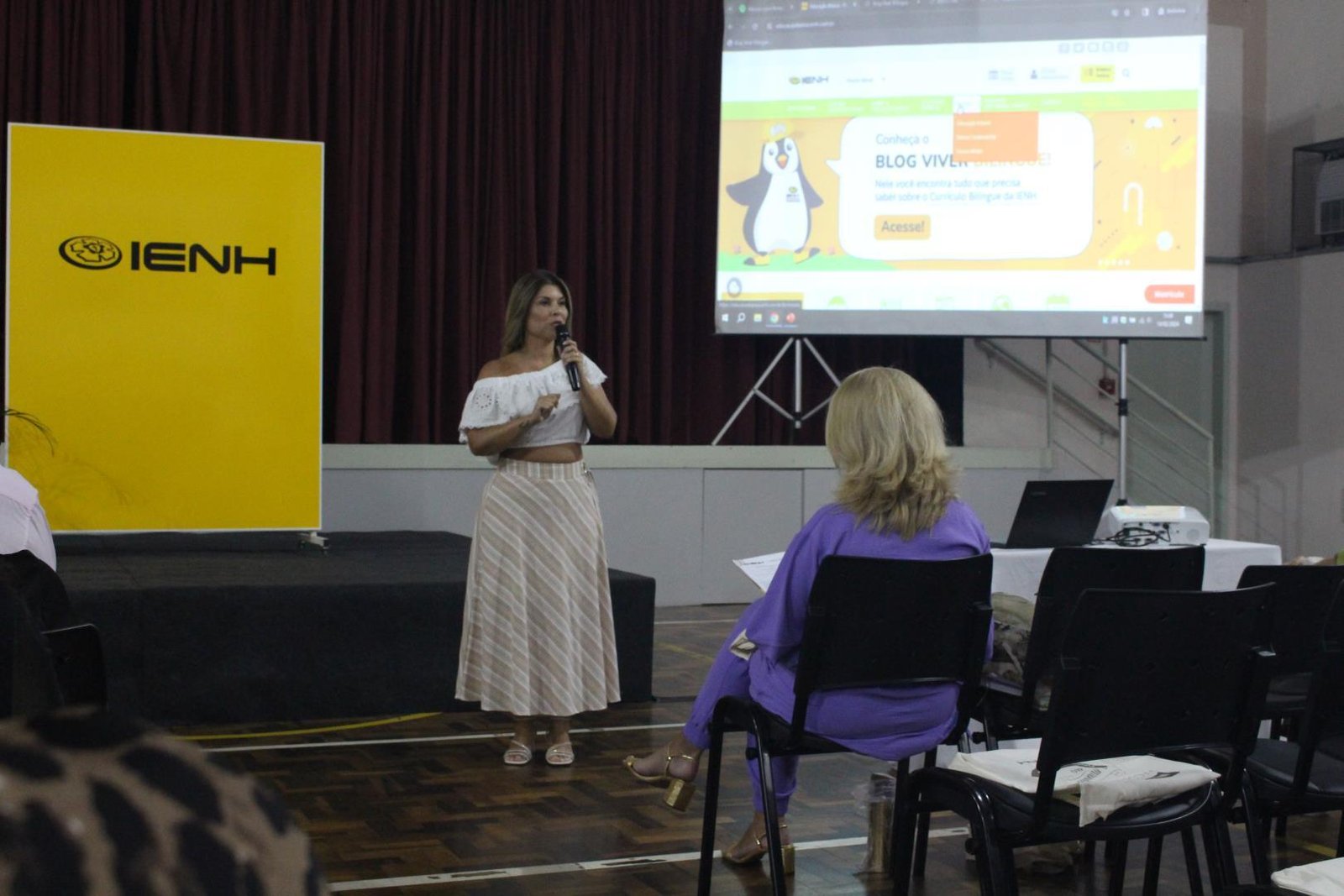 Blog Viver Bilíngue é lançado em Seminário Pedagógico