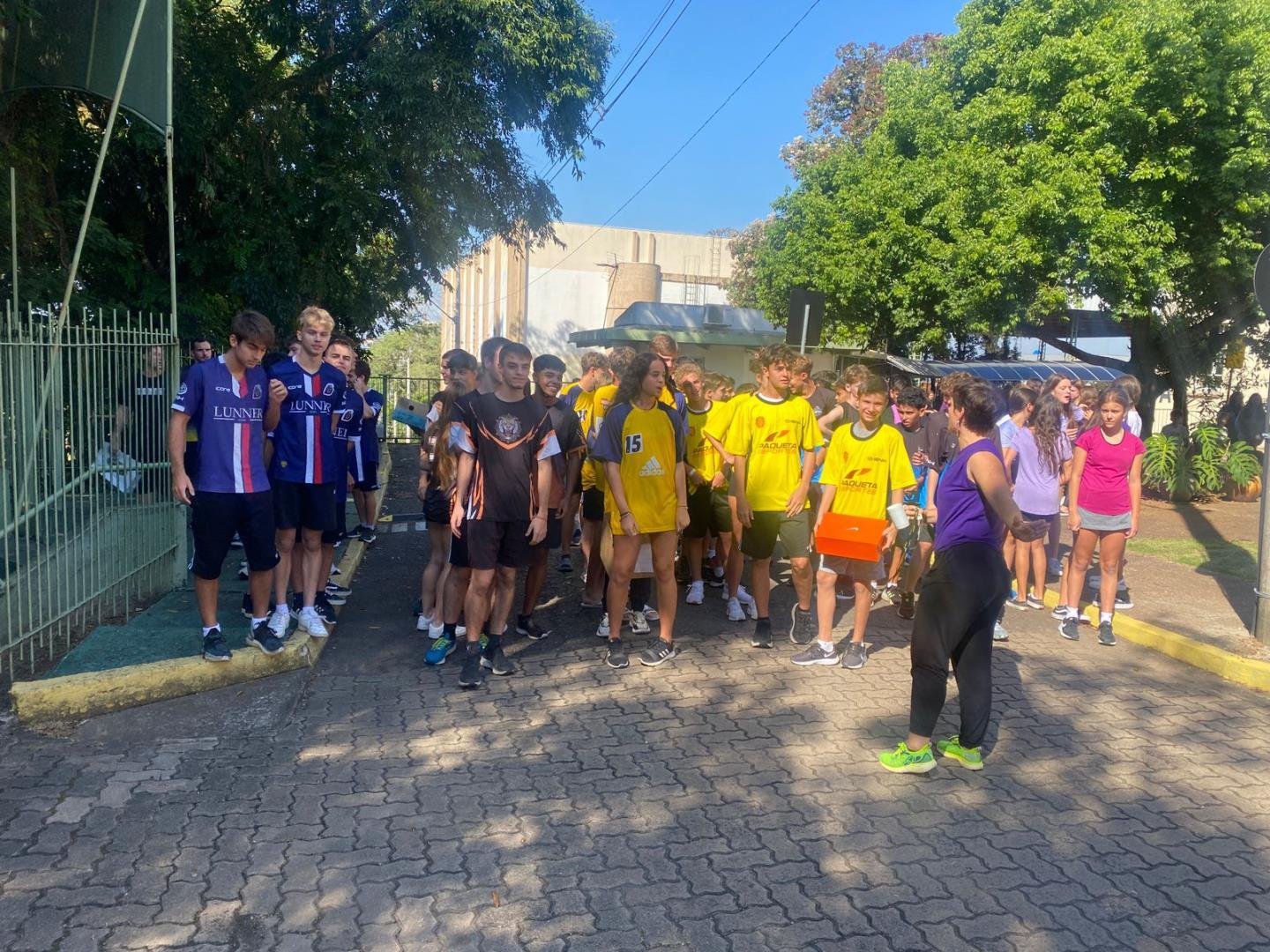Caça ao ninho foi uma das tarefas da gincana na Unidade Fundação Evangélica